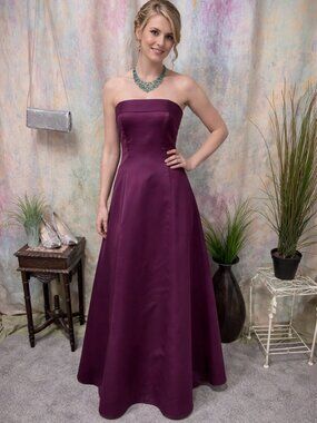 📌 Urban Girl Nites Timeless Bridesmaid - Prom - Ball - Formal Gown